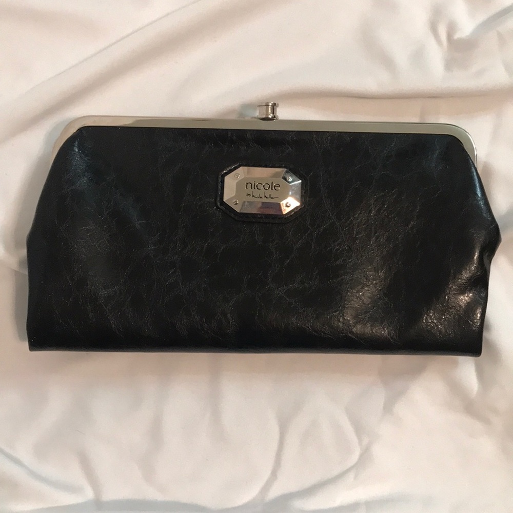 Black clutch